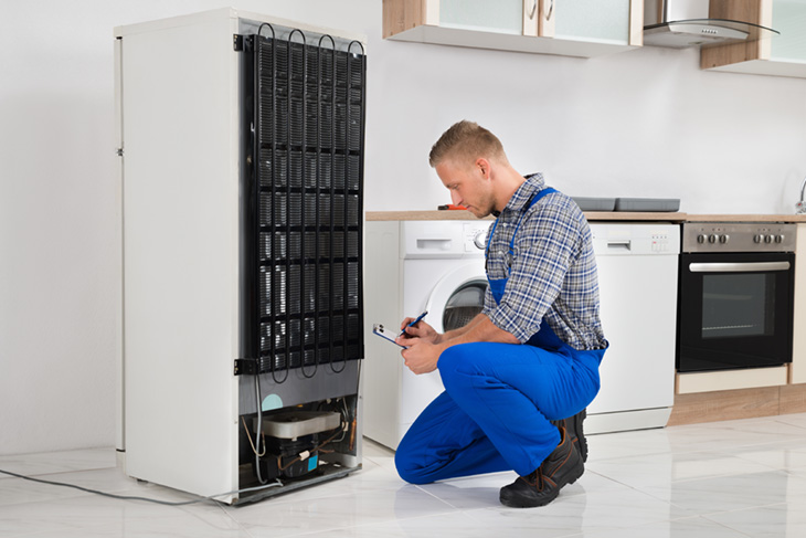 Water leaks in refrigerator