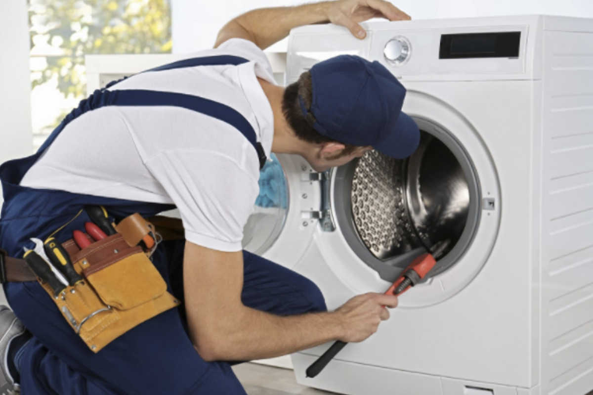 WHAT TO DO IF A WASHING MACHINE IS LEAKING FROM THE BOTTOM?